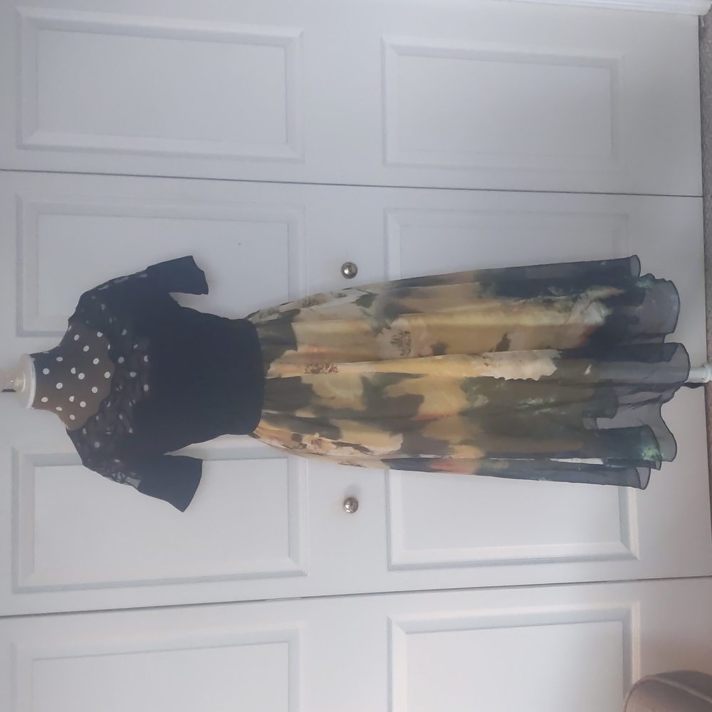 Flowered maxi dress nwt size Large